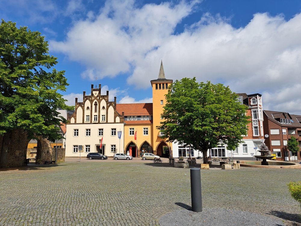 Ansicht vom Marktplatz auf altes Rathaus