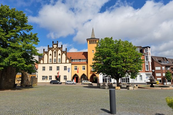 Ansicht vom Marktplatz auf altes Rathaus