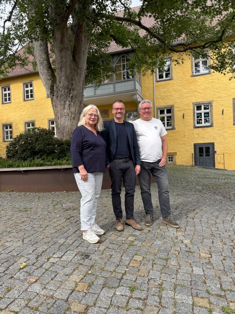 Christiane Brune Woiemer, Frank Dobrileit und Philipp Knappmeyer im Burgmannshof Lübbecke