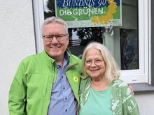 Frank Dobrileit und Christiane Brune-Wiemer vor dem Grünen Büro