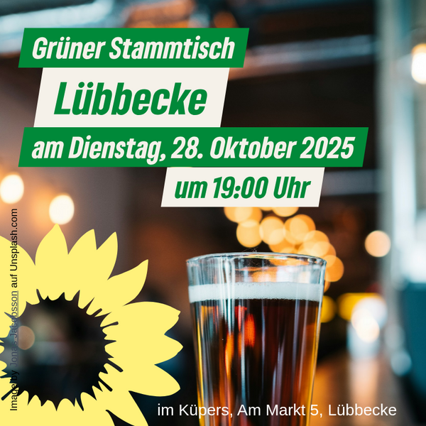 Im Hintergrund verschwommen ein Bistro im Vordergrund ein gefülltes Bierglas. Text: Grüner Stammtisch Lübbecke mit dem aktuellen Datum und Uhrzeit 19:00 Uhr