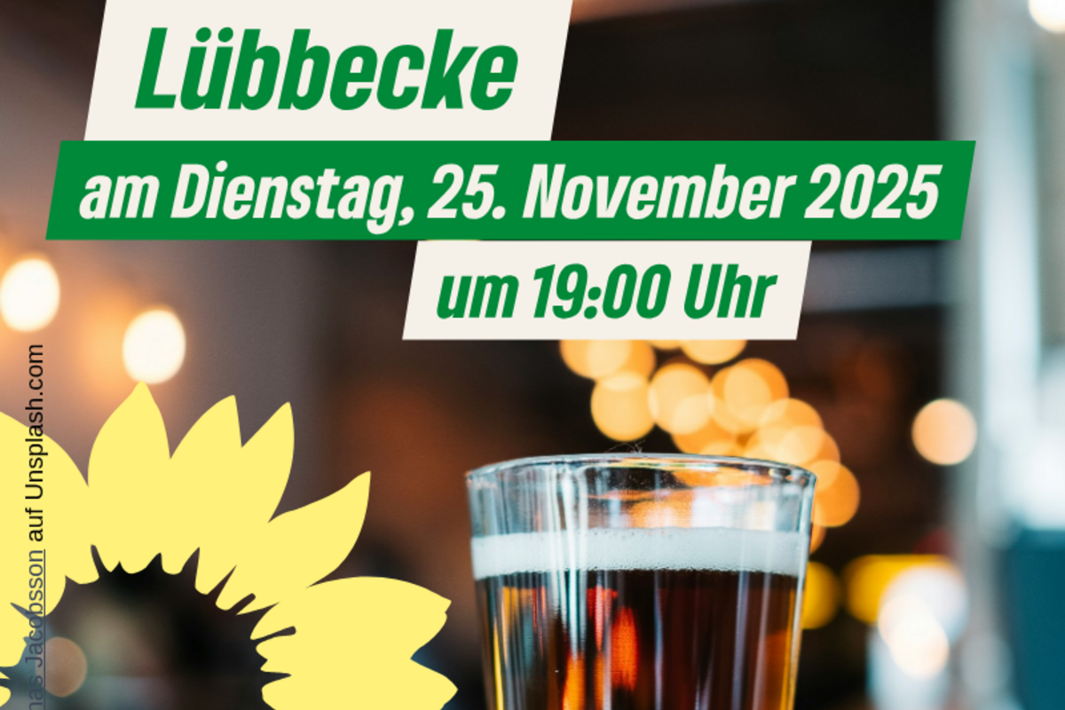 Ein Tisch mit mehreren Gläsern, das grüne Sonnenblumenlogo sowie der Text: " Grüner Stammtisch Lübbecke am Dienstag 28.1.2025 um 19 Uhr in der Kartoffelkiste