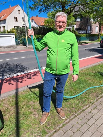 am Ende wieder den Schlauch hochhalten, um kein Wasser zu verschwenden 